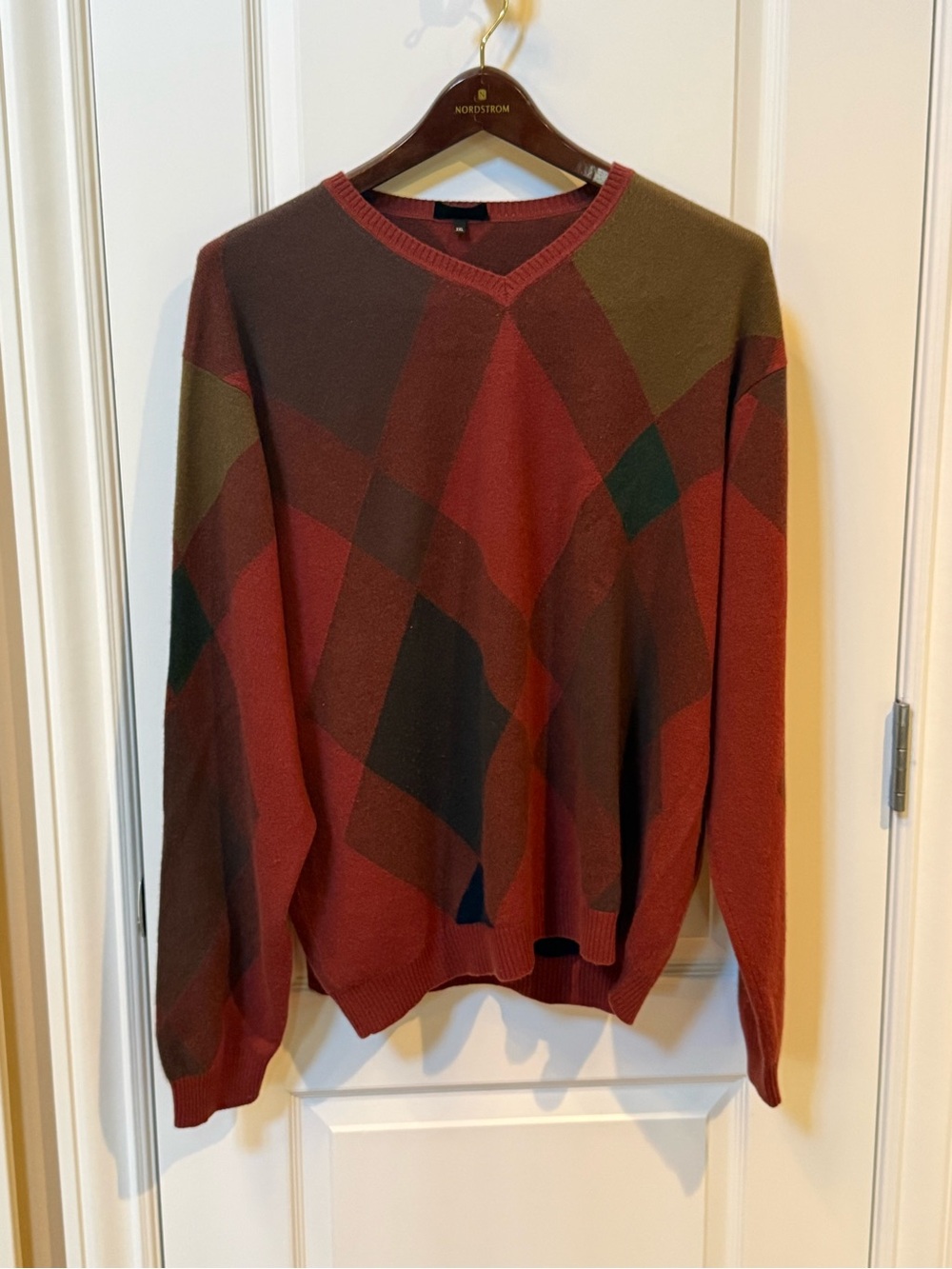 Men's Geometric Pattern V-Neck Sweater - Rust Multi
